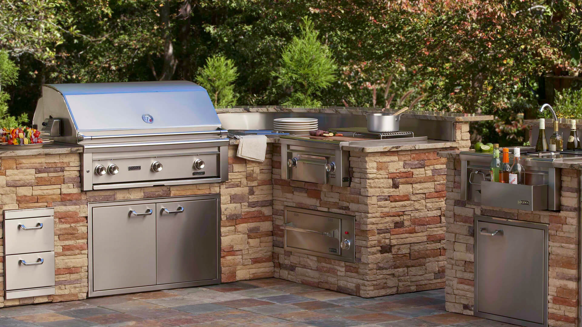 Outdoor Kitchen Design & Manufacturing - Premier Barbecue & Fire